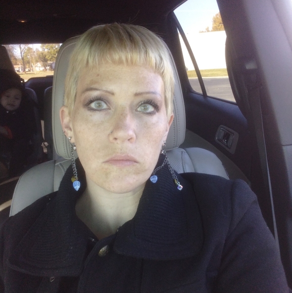 Meet your Posher, April Diane Ramirez - Picture 6 of 12